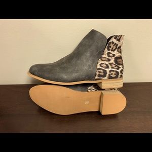 Gray Leopard booties